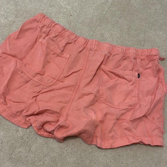 GAP Linen Shorts in Coral - Picture 3 of 4